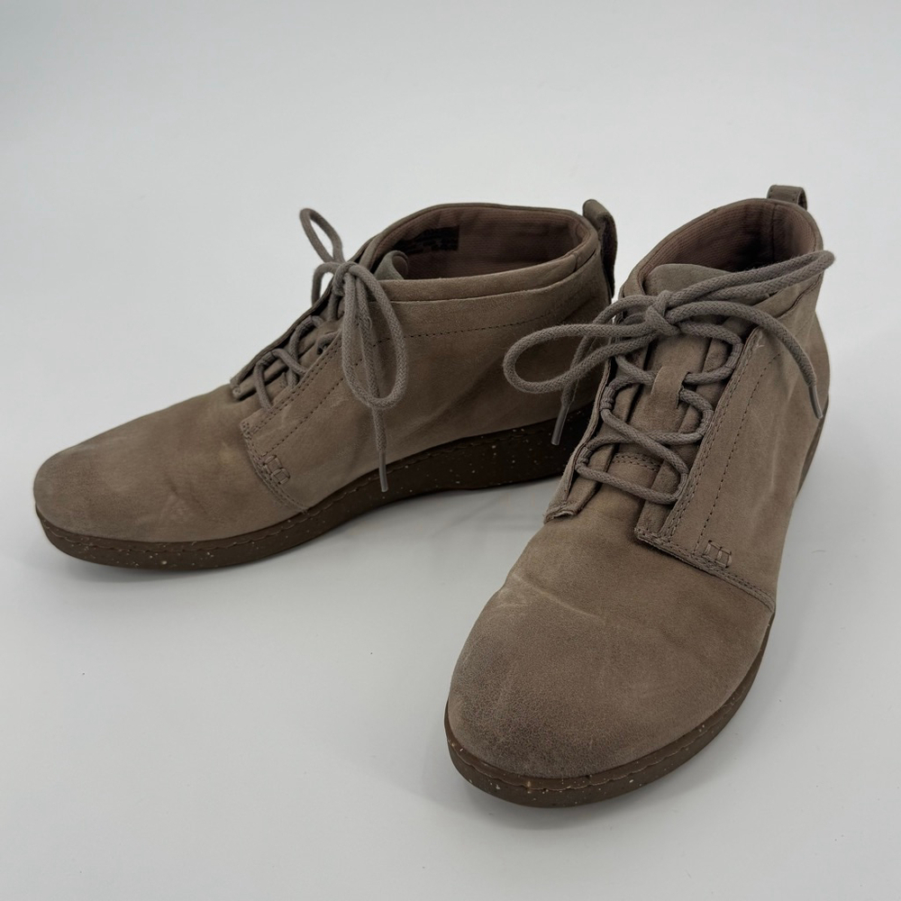 Dansko Ellen Chukka Taupe Suede Lace-Up Ankle Boots Size 9.5